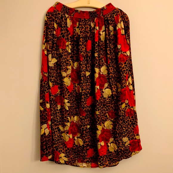 Beautiful long skirt. - Picture 1 of 5